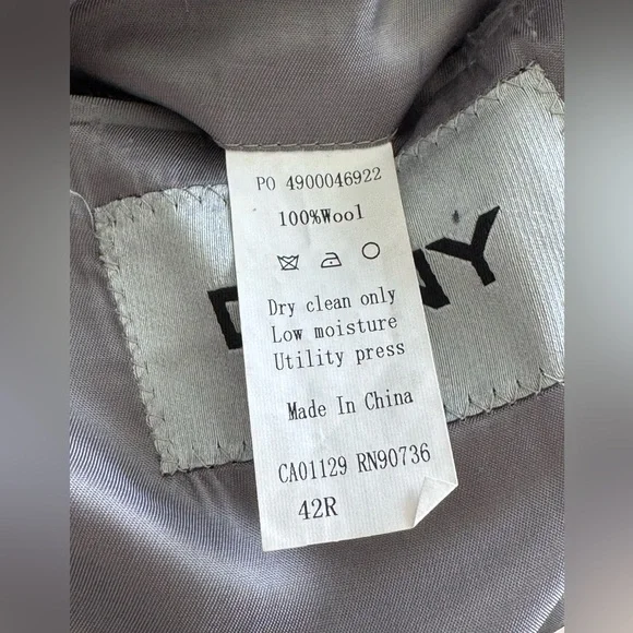 Dkny Gray Men Suit with Notched Lapels, 100% wool, size 42R, pants 34/29